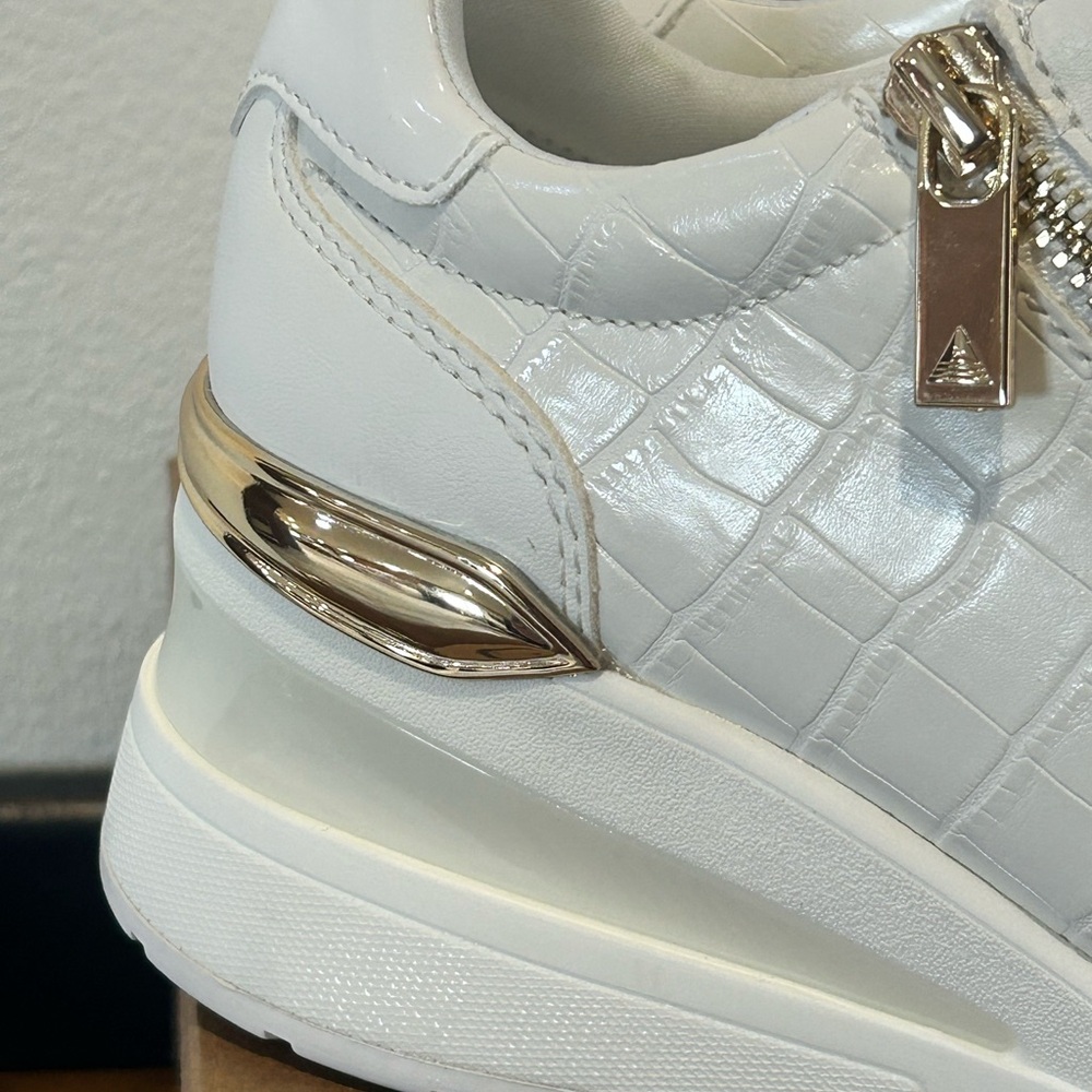 Aldo Adwiwia Women's Trainers
Trainers Wedge Sneakers Gold Outline Zipper Size 9 - Picture 9 of 13
